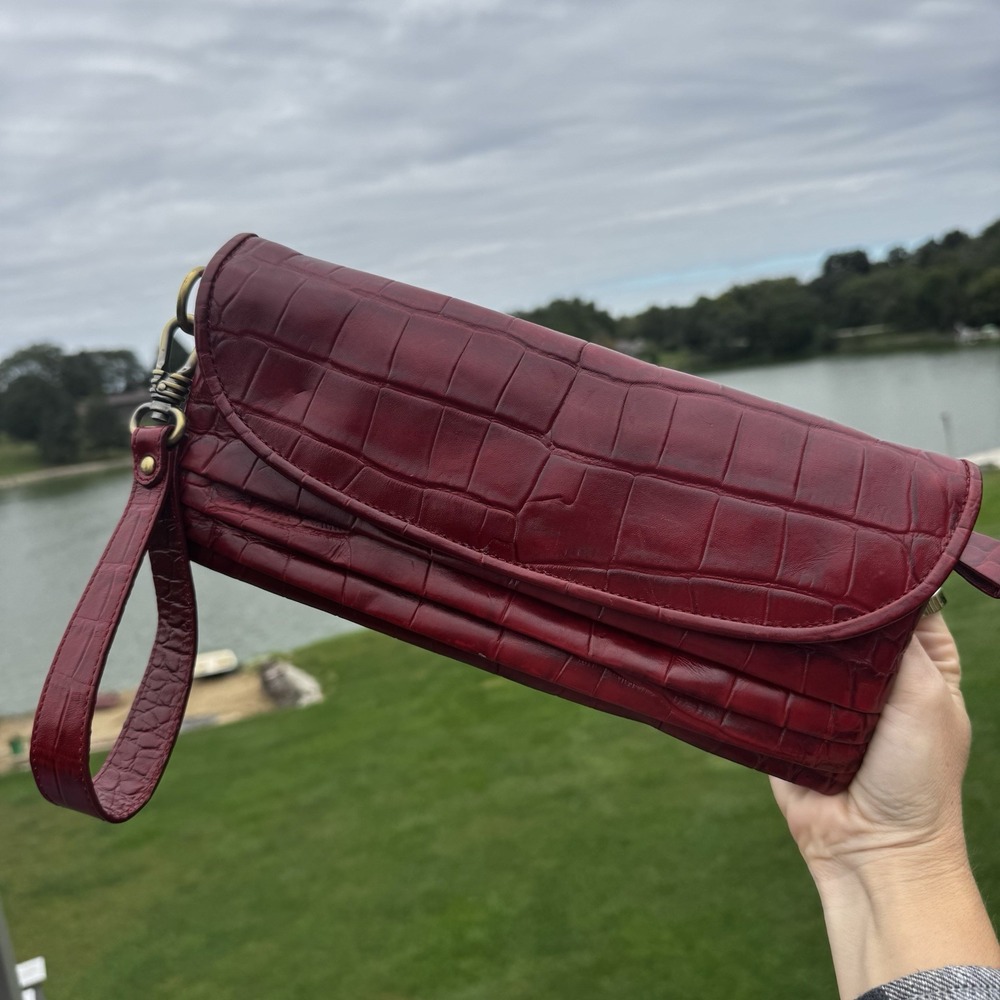 Italy Michael Rome Designs Stunning Red Croc Embossed Leather Clutch Tote Wrist